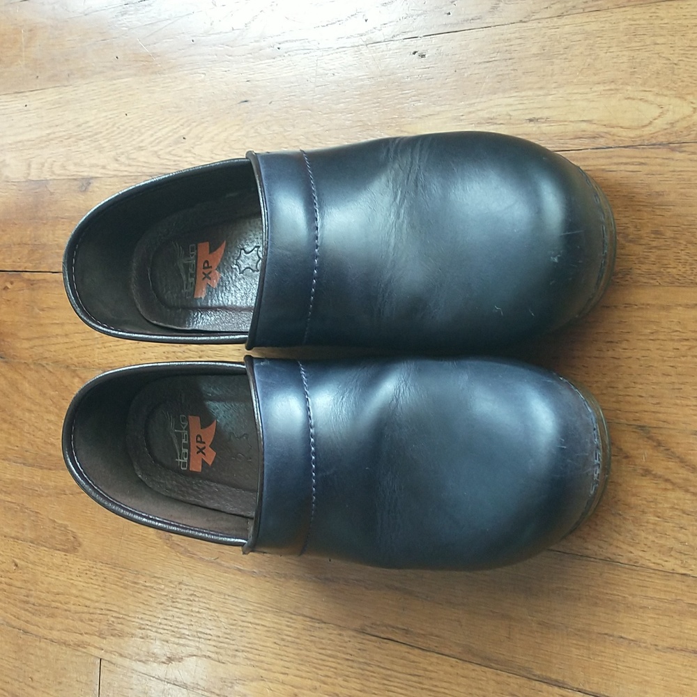 Dansko Women's Pro XP Navy Oiled Clog, size 38 EU/7.5-8 M US